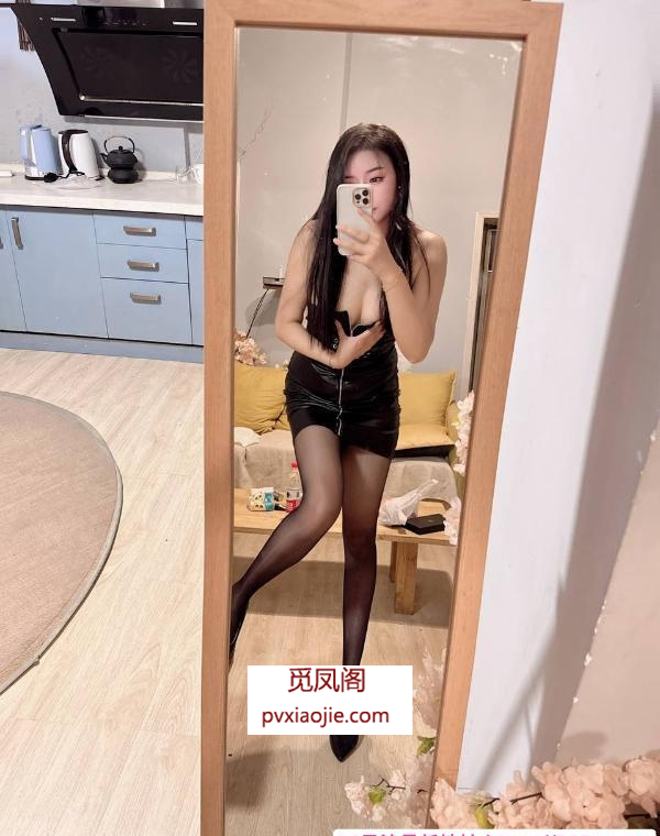 武侯美胸高挑妹子夏颜