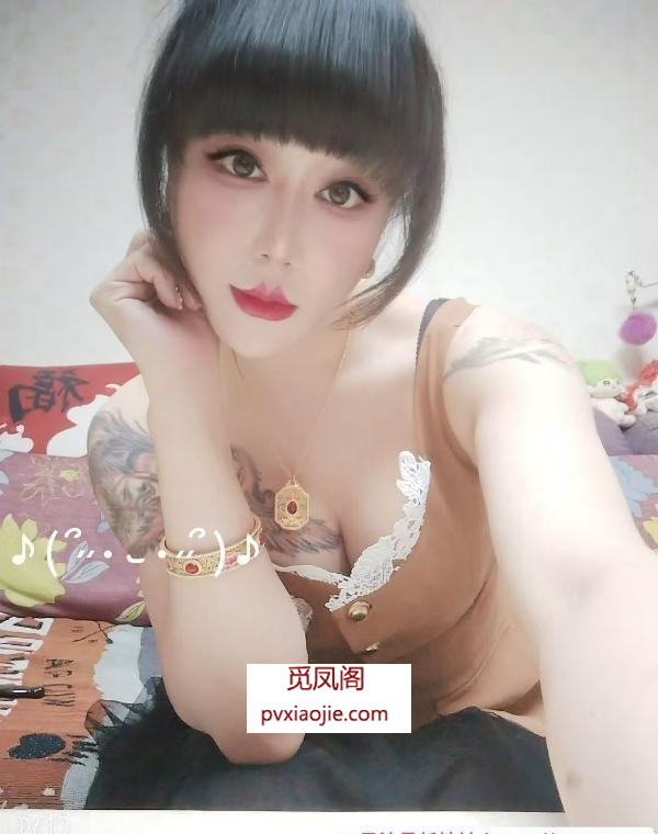 超会玩的双插少妇