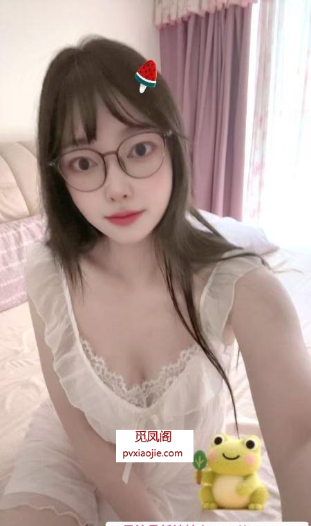 温柔大胸眼镜老师