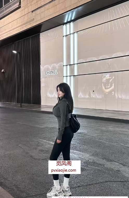 返食乳神小姐姐