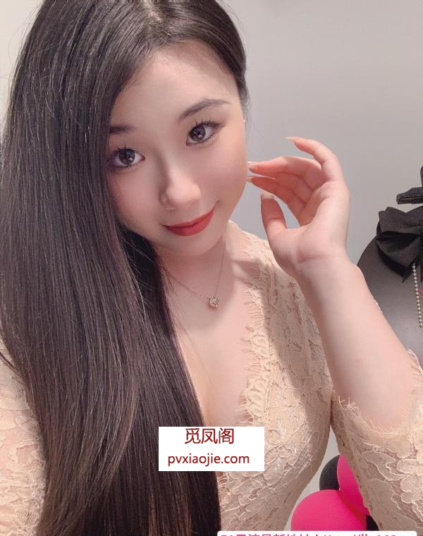大胸蕾丝少妇