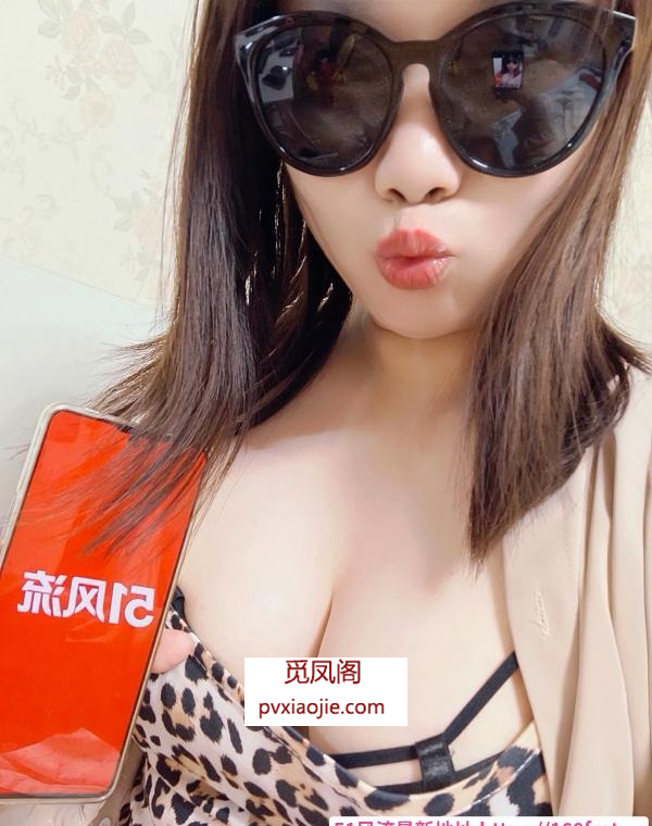 大胸肥臀性感姐姐